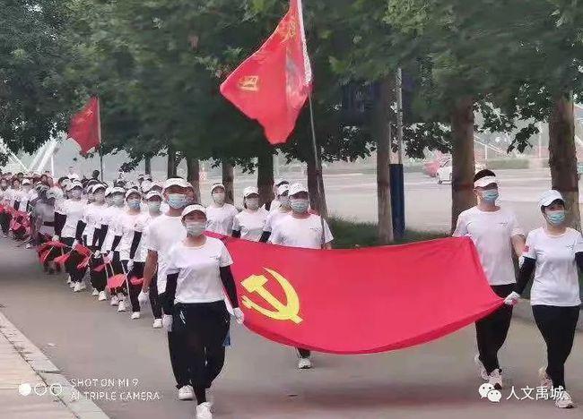 我卖王者荣耀号被骗了，申诉说解决不了客服说存在买卖不知道对方有没有给我钱不给处理，我怎么办游戏画面